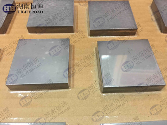 Tấm gốm Silicon Carbide nung áp suất 50x50x8mm Cấp độ III Độc lập