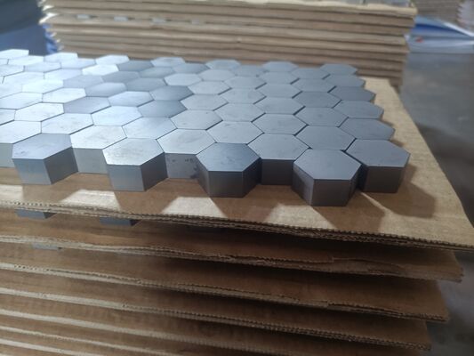 Tấm chống đạn Carbide Boron Sintered không nung R400 với khả năng bảo vệ độc lập Cấp độ IV NIJ và Thiết kế Đa cong