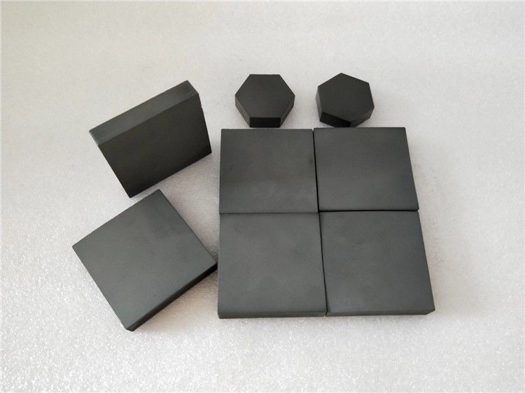 Tấm gốm Silicon Carbide nung không áp suất 100x100x10mm Giáp chống đạn với độ cứng ≥2600 HV