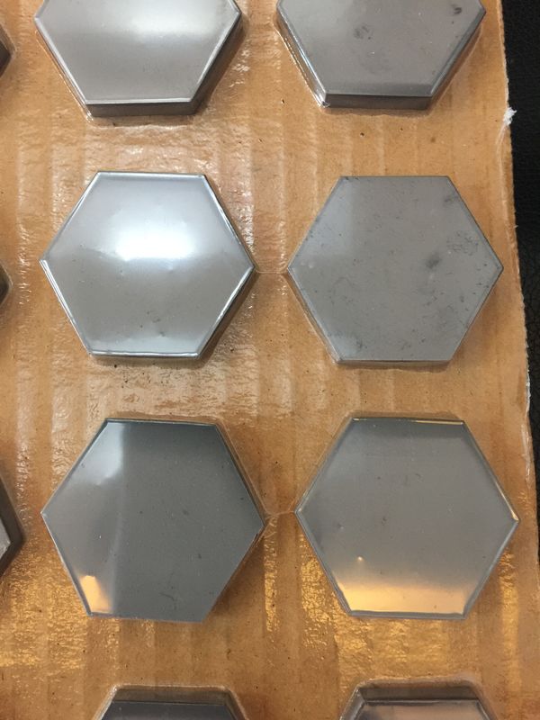 Tấm gạch đạn hình lục giác Boron Carbide R400 nung không áp suất 50mm với Bảo vệ Cấp IV NIJ cho Giáp Hàng không