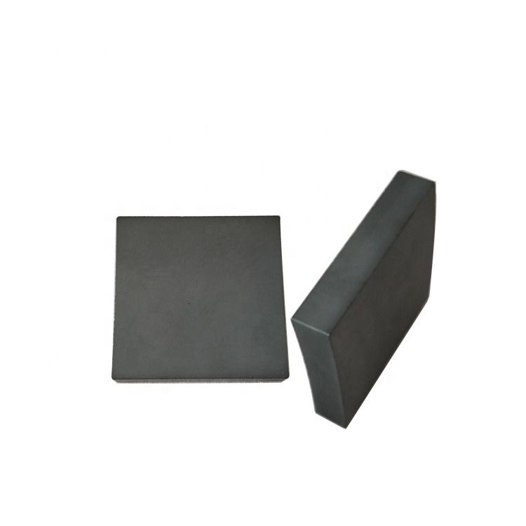 Gạch đạn đạo Boron Carbide đa đường cong với hồ sơ đường viền và độ cứng 3000 HV để tăng cường bảo vệ